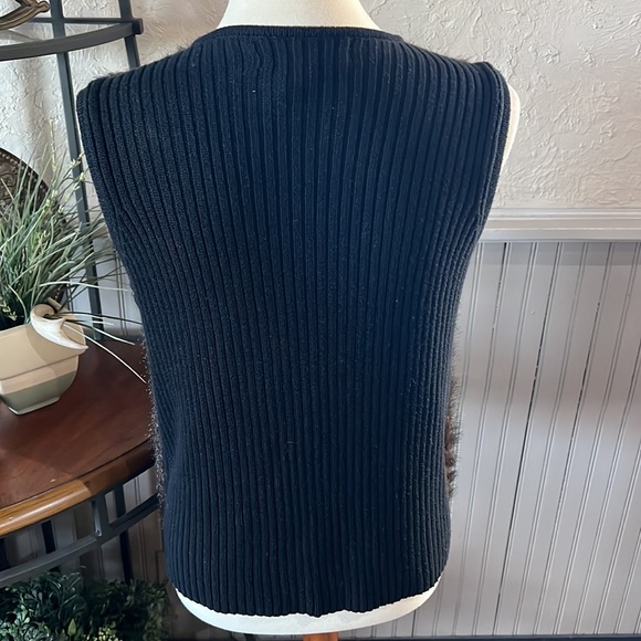 K-I-K-I-T Vest - Picture 2 of 6